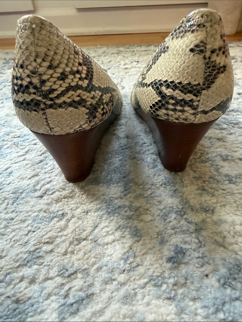 Tory Burch Natural Snake-Print Wedge Peep-Toe with Gold Logo - Picture 7 of 7